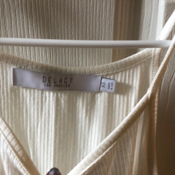 White tank top with tie bottom - Picture 2 of 2